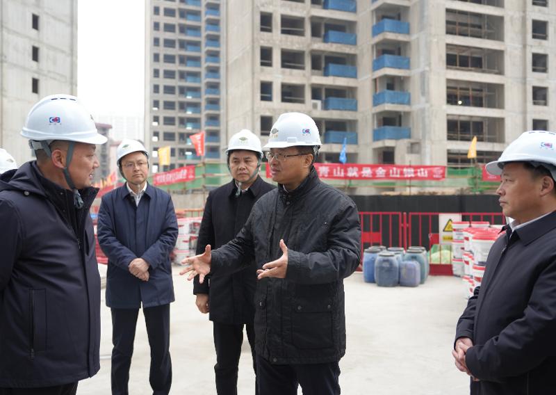 2024年12月26日，湖南省委常委、岳陽市委書記謝衛(wèi)江到四化建南區(qū)改造項(xiàng)目九禧府樓盤調(diào)研