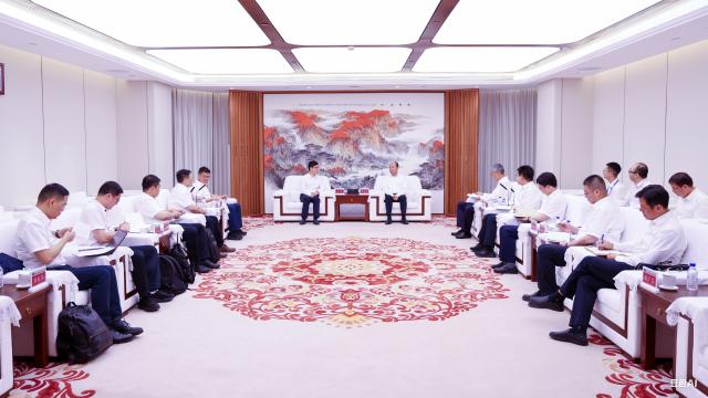 莫鼎革會(huì)見杭氧集團(tuán)黨委書記、董事長(zhǎng)鄭偉
