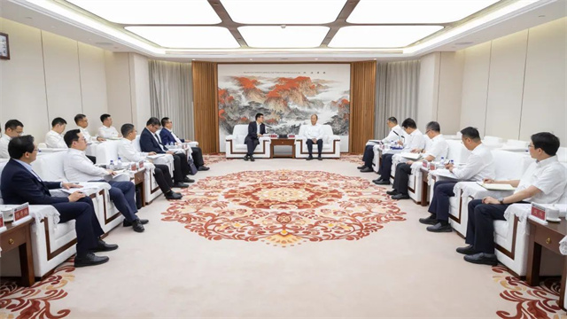 莫鼎革會(huì)見上海電氣集團(tuán)黨委書記、董事長(zhǎng)吳磊